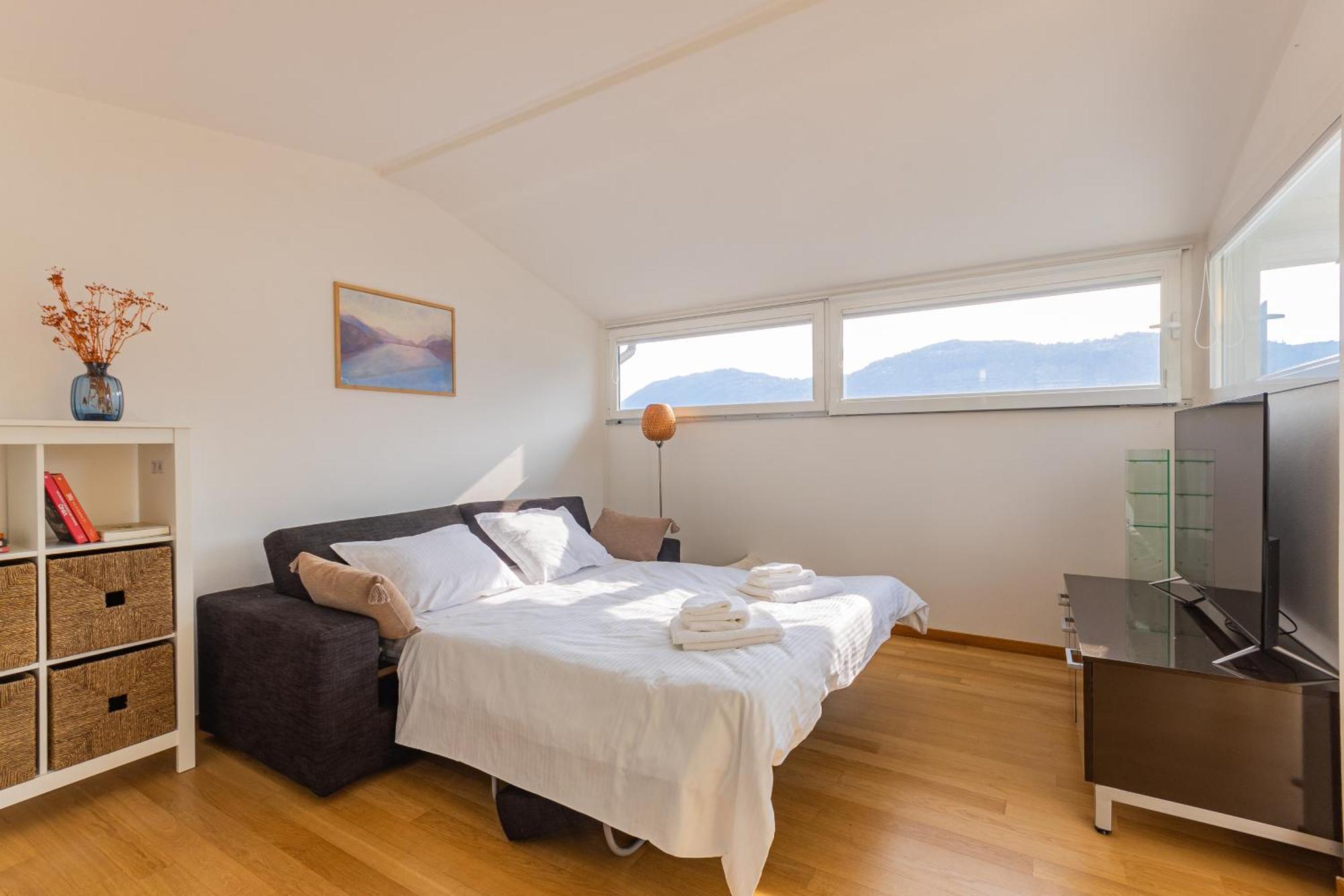 Casa Madlen - Bright Attic With Marvelous View Apartman Campione dʼItalia Kültér fotó